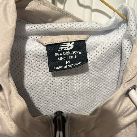 Nike Men's Beige Windbreaker Jacket - Picture 2 of 4